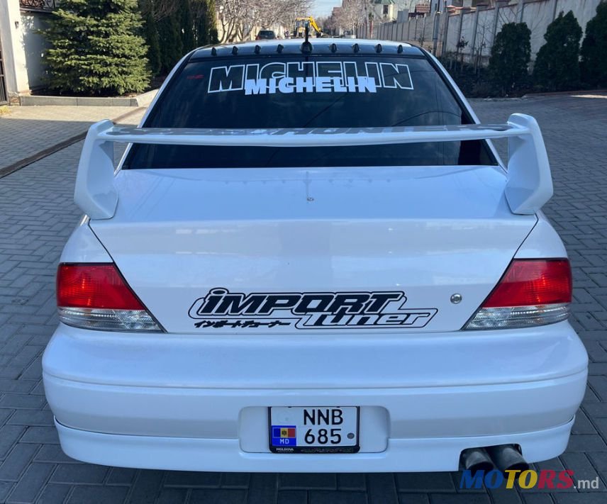 2002' Mitsubishi Lancer photo #2