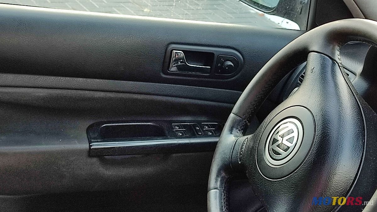 2003' Volkswagen Golf photo #5