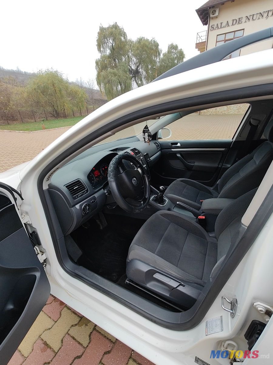 2009' Volkswagen Golf photo #4