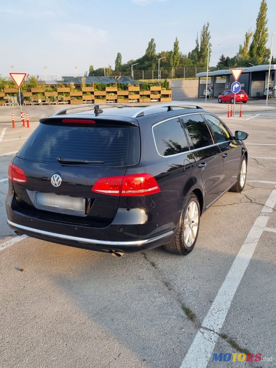 2011' Volkswagen Passat photo #1