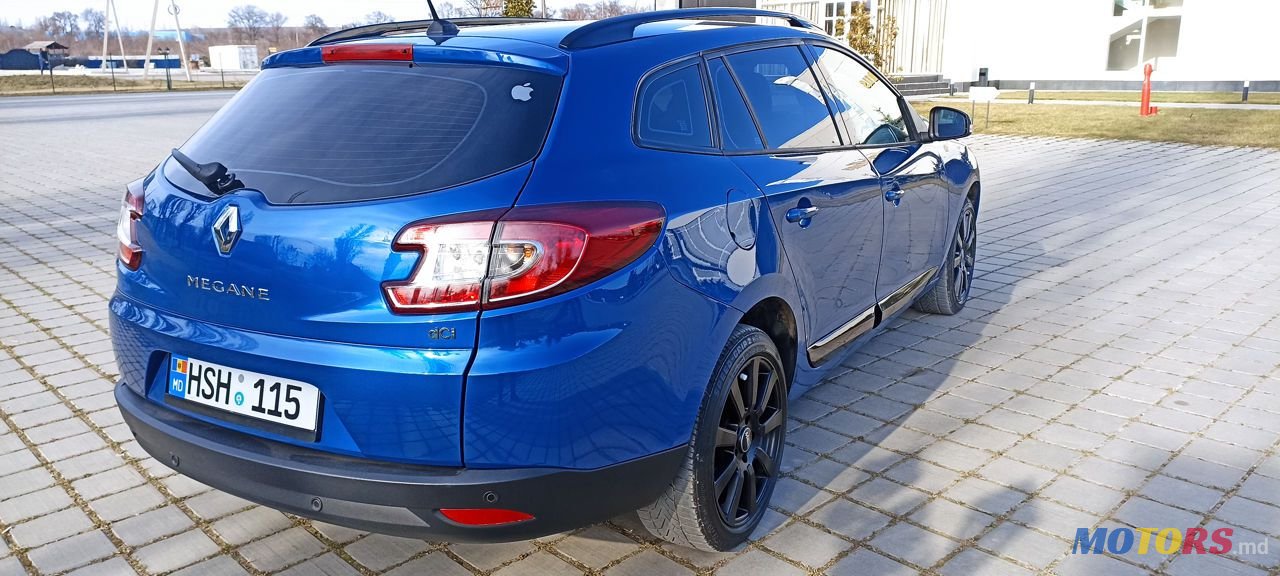 2011' Renault Megane photo #2