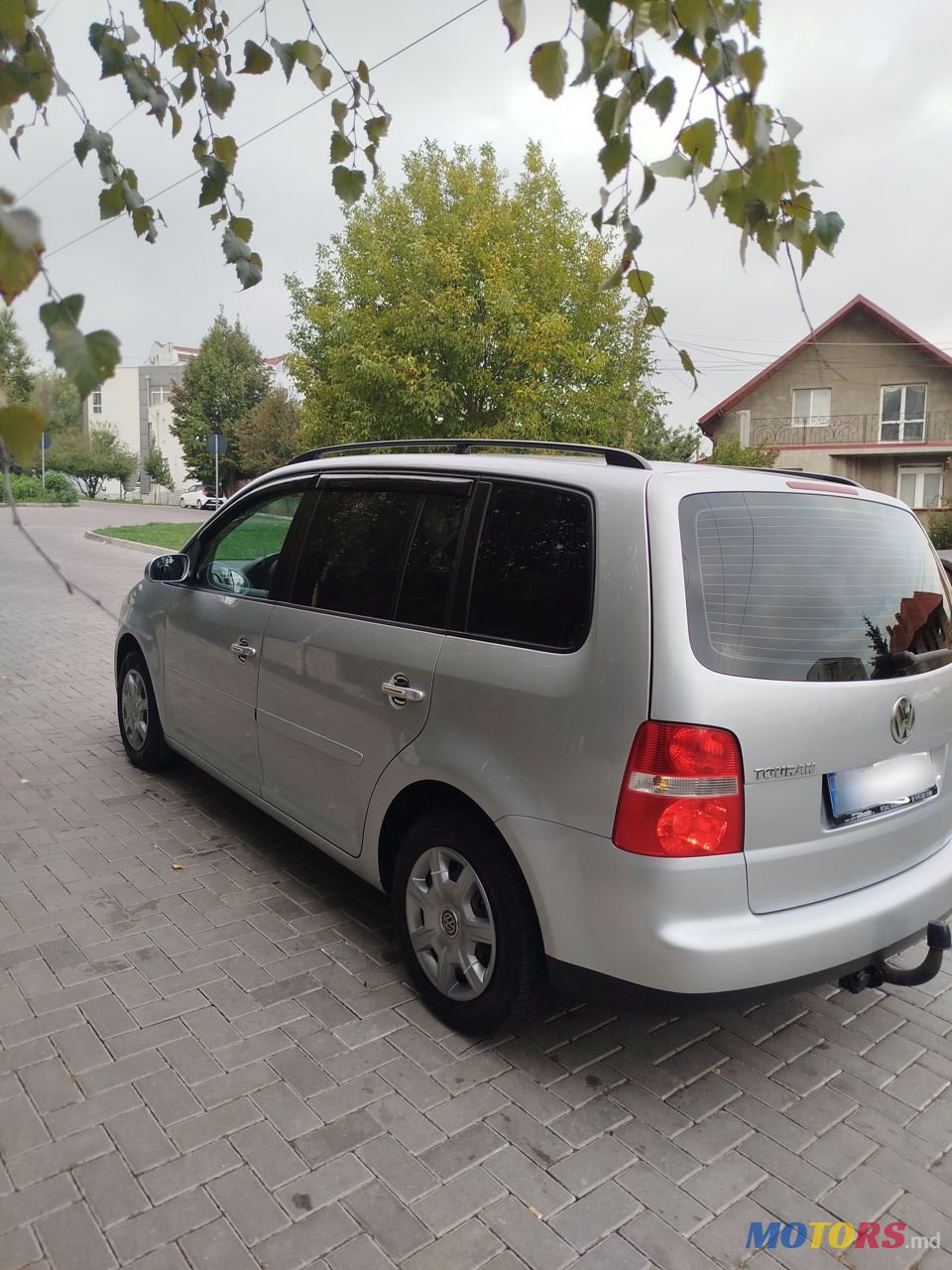 2004' Volkswagen Touran photo #2