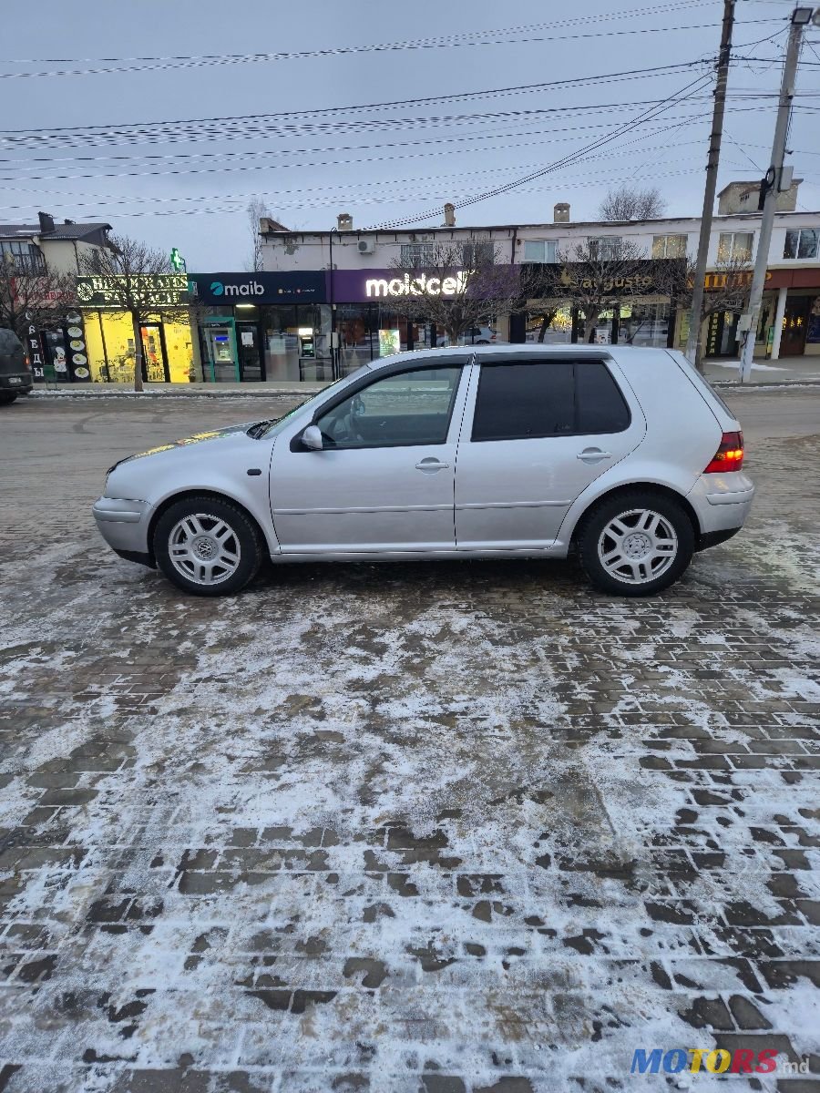 2002' Volkswagen Golf photo #4