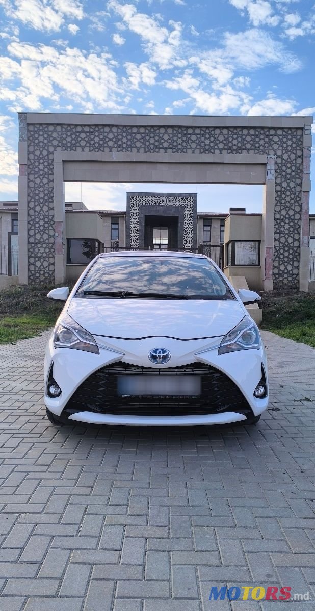2018' Toyota Yaris photo #2