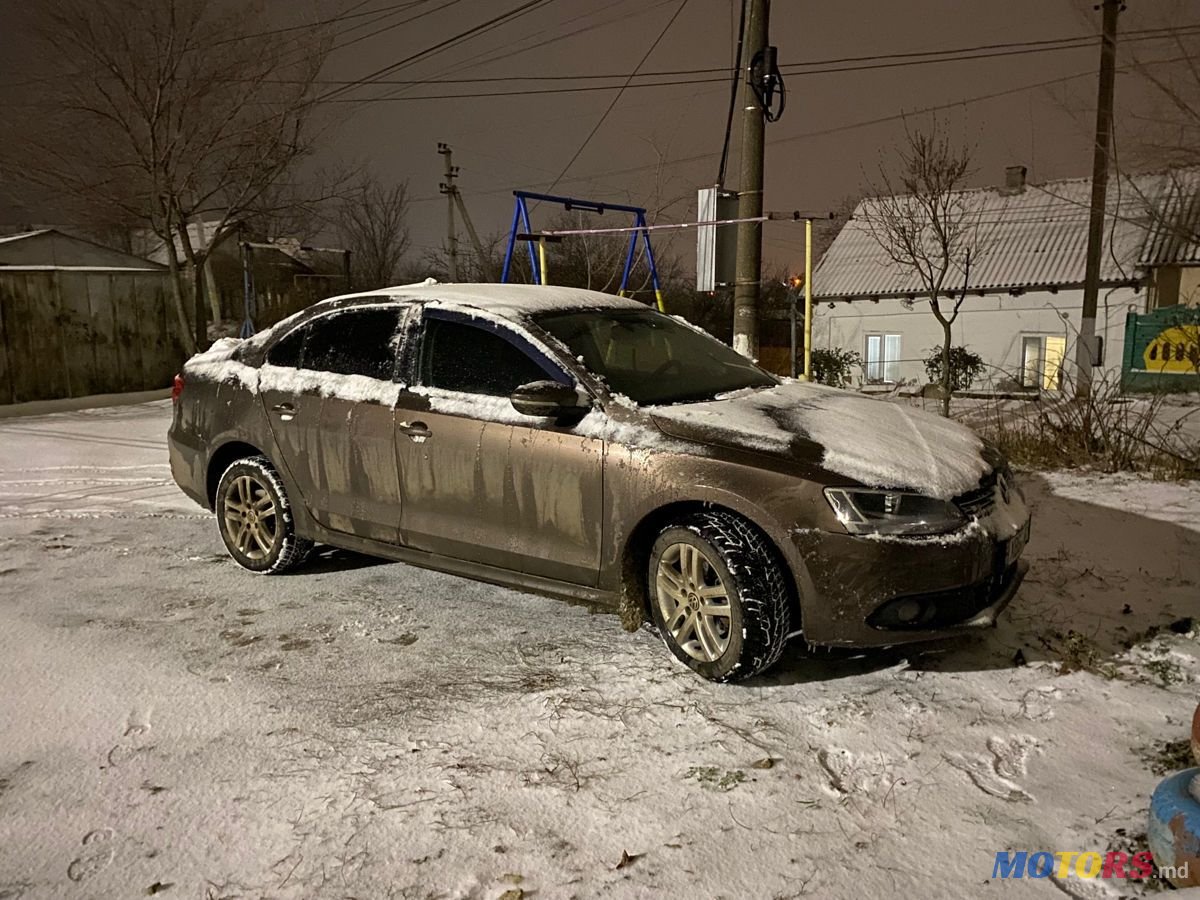 2011' Volkswagen Jetta photo #2