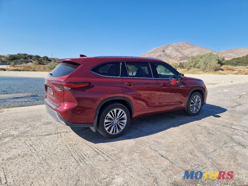 2020' Toyota Highlander photo #4