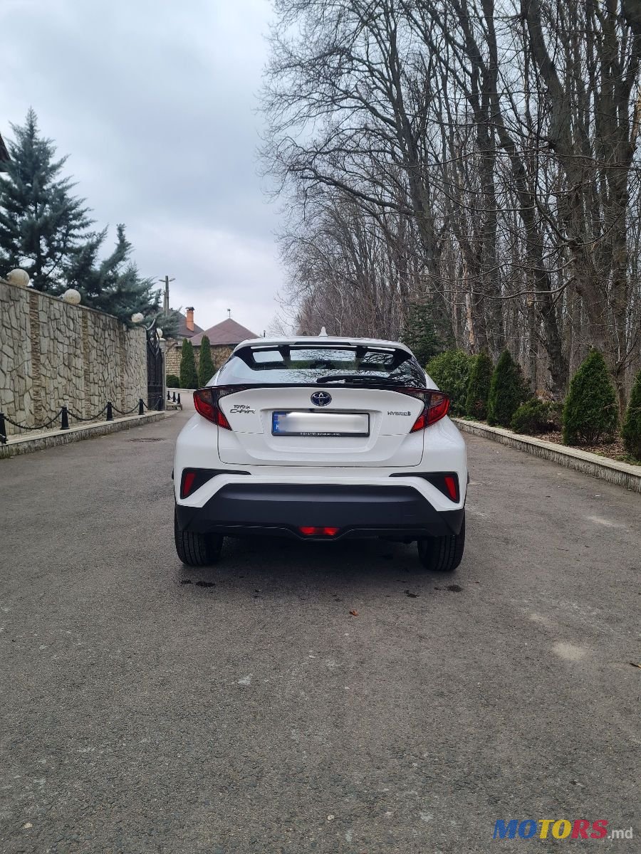 2021' Toyota C-HR photo #2