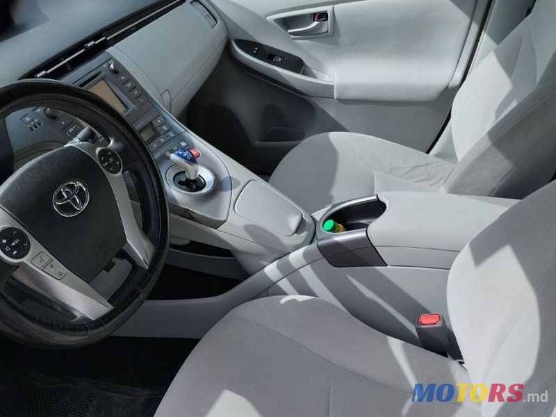 2014' Toyota Prius photo #5