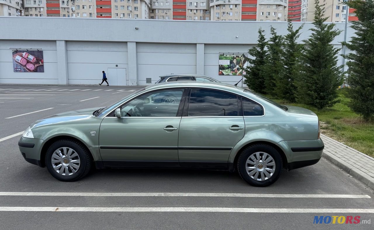 2001' Volkswagen Passat photo #5