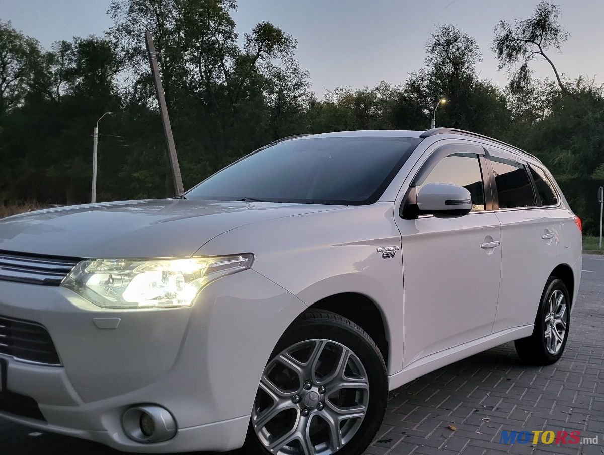 2014' Mitsubishi Outlander photo #1