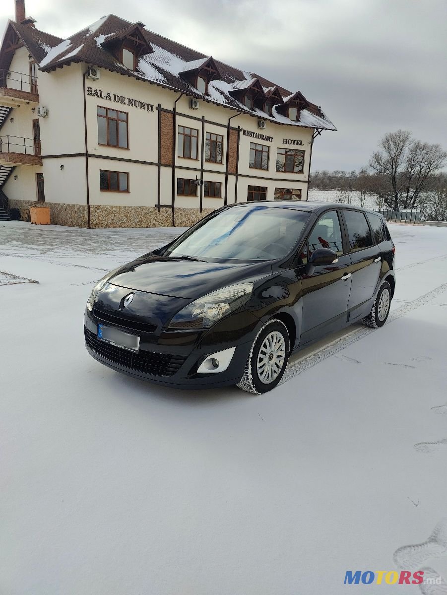 2009' Renault Grand Scenic photo #1