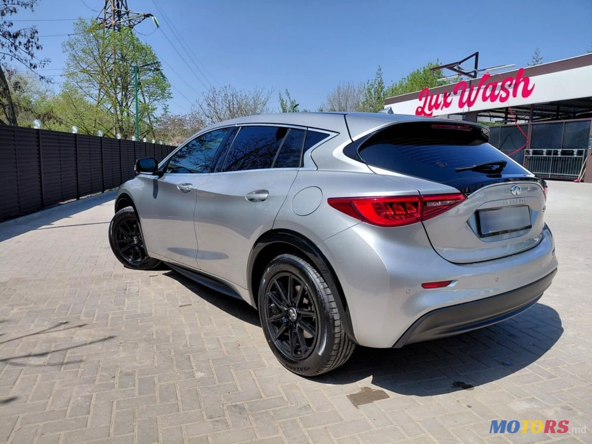 2017' Infiniti Q30 photo #1