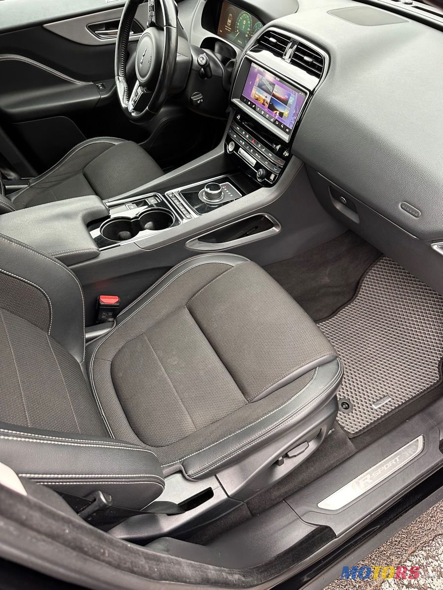 2017' Jaguar F-Pace photo #5