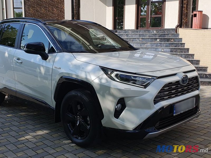 2019' Toyota RAV4 photo #6