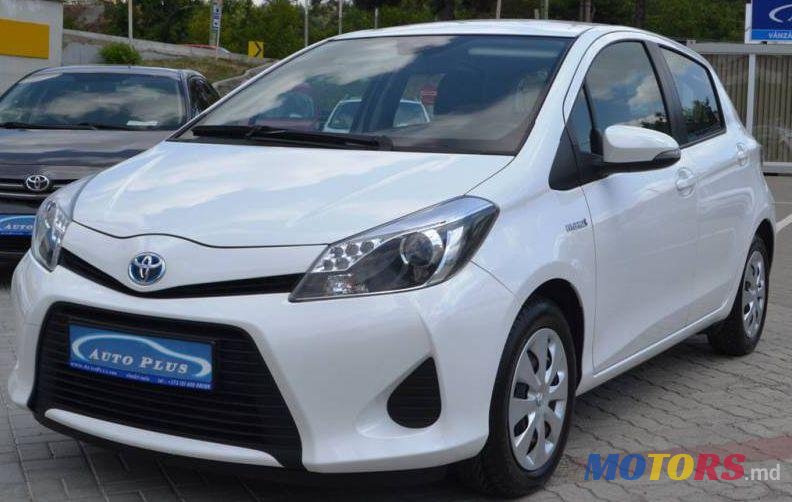 2013' Toyota Yaris photo #2