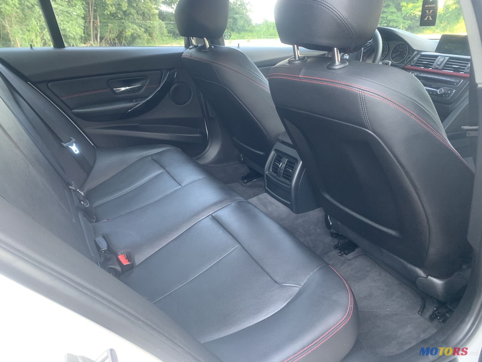 2015' BMW 320 2000i photo #7