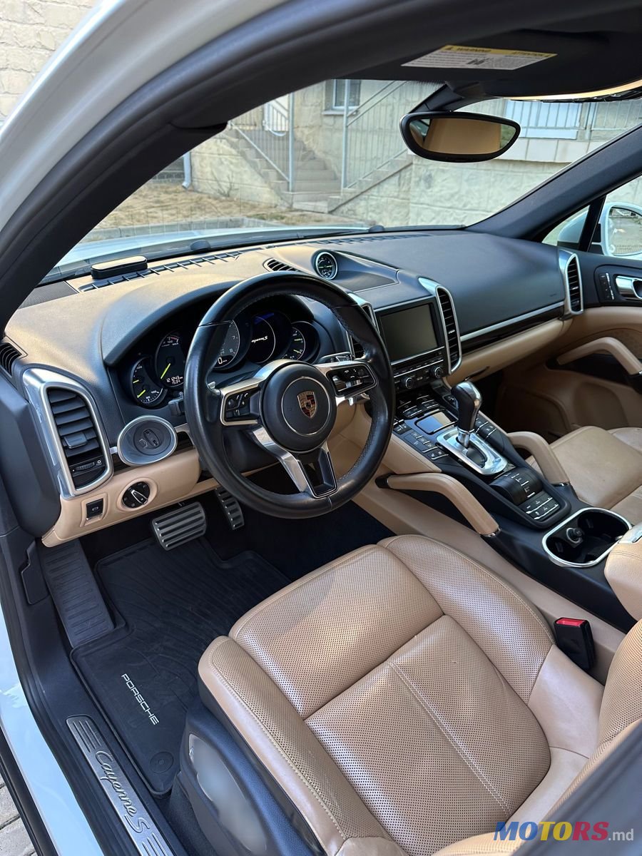 2015' Porsche Cayenne Coupe photo #6