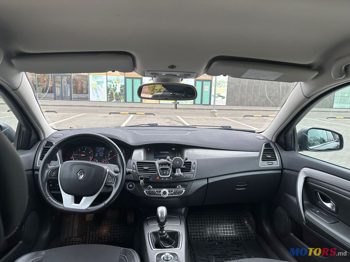 2013' Renault Laguna photo #4