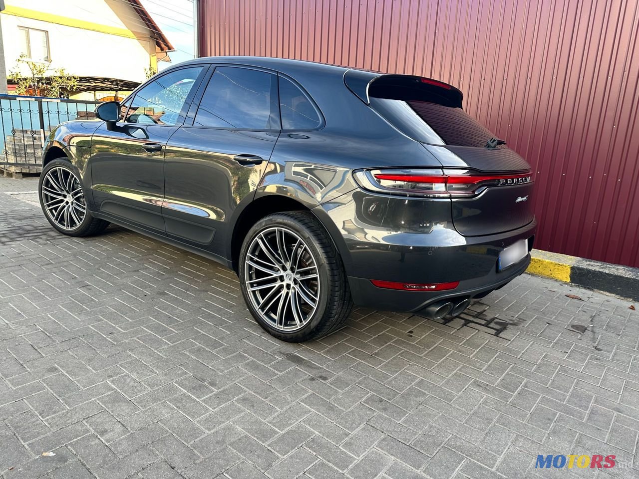 2020' Porsche Macan photo #2