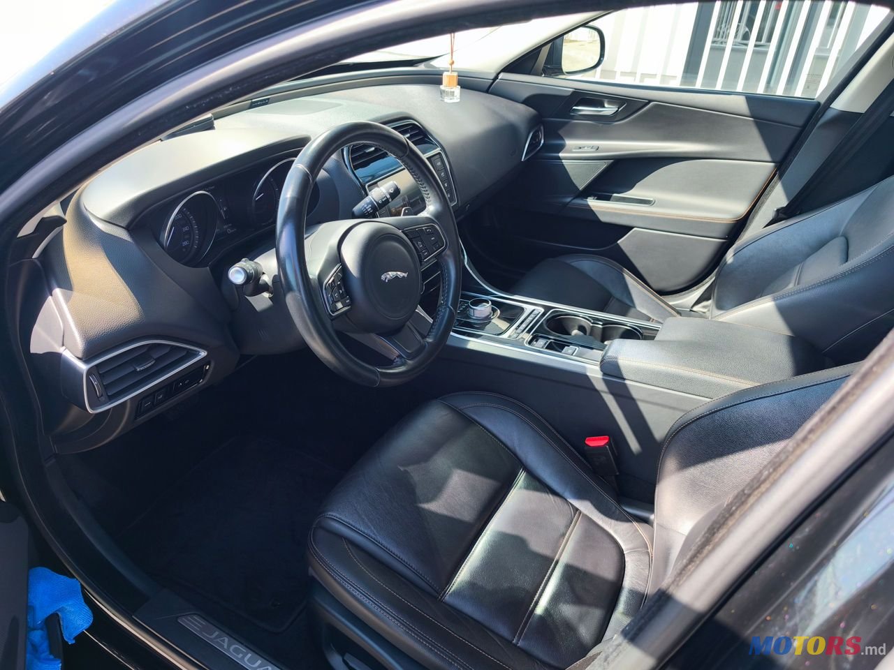 2016' Jaguar XE photo #5