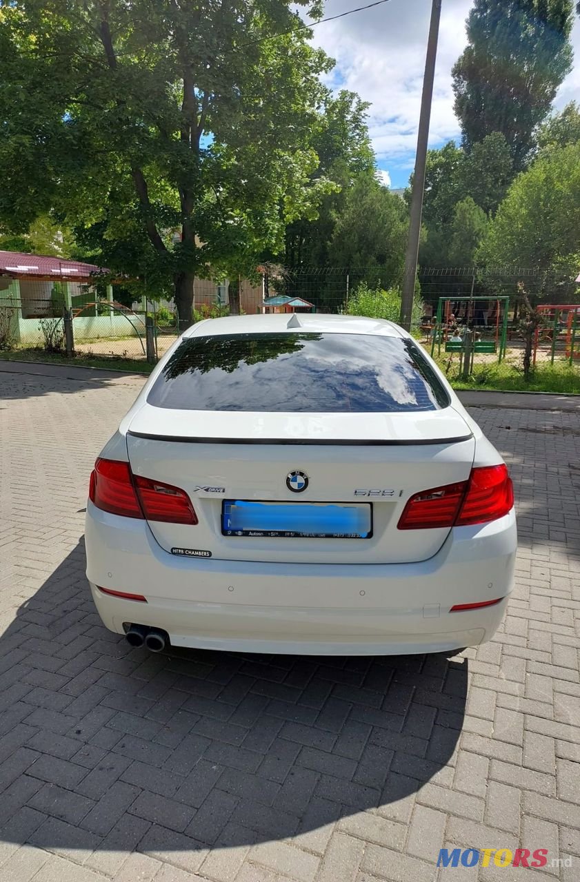 2013' BMW 5 Series photo #3