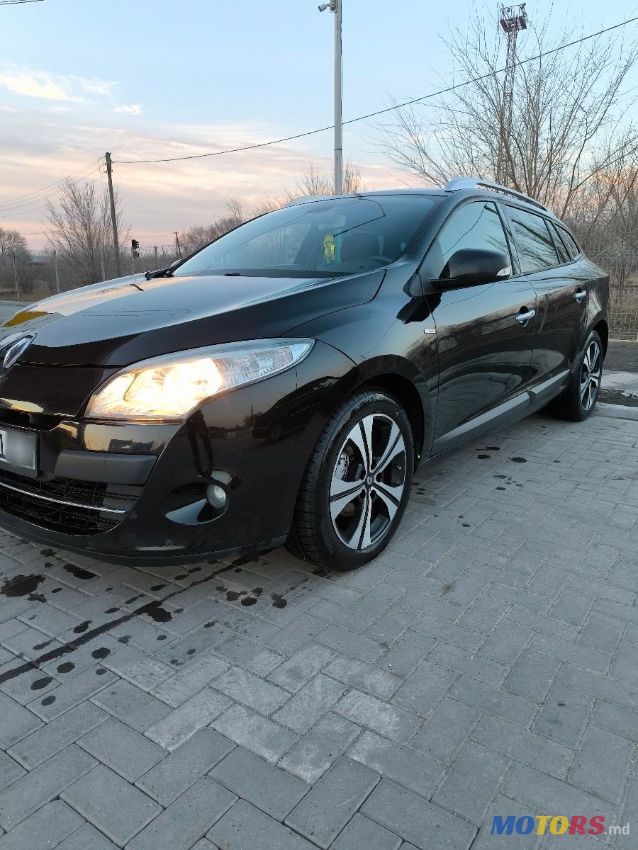 2011' Renault Megane photo #1