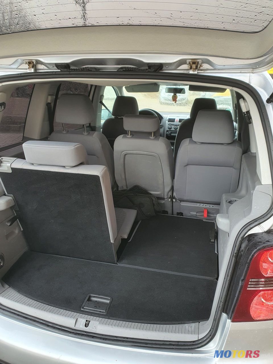 2010' Volkswagen Touran photo #5