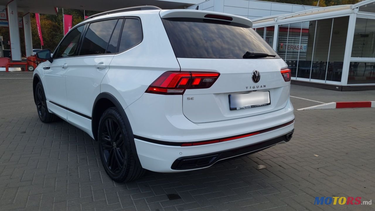 2022' Volkswagen Tiguan photo #4