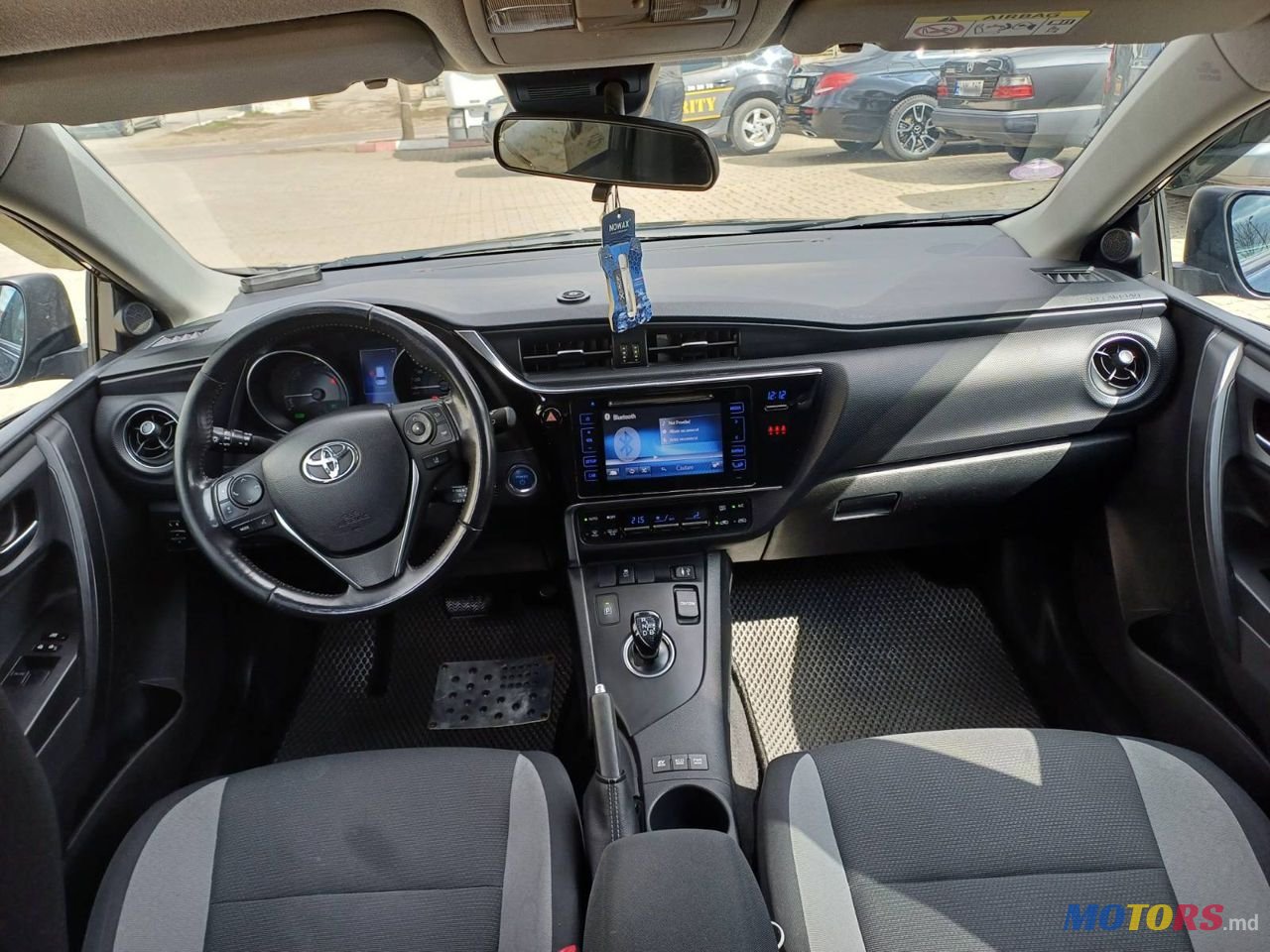2015' Toyota Auris photo #3