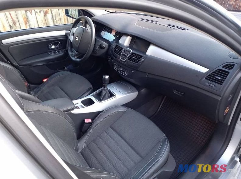 2008' Renault Laguna photo #4