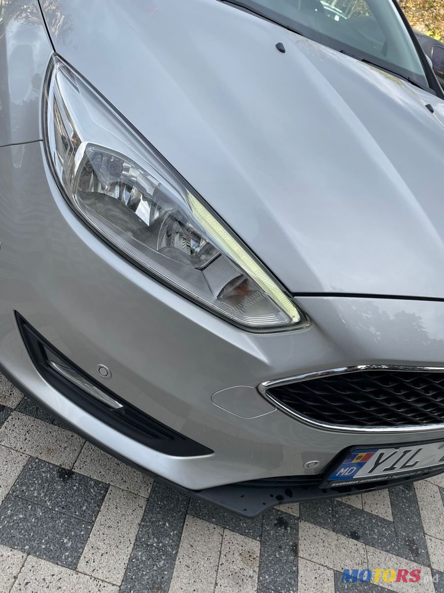 2017' Ford Focus photo #5