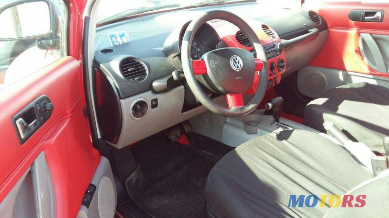 2000' Volkswagen New Beetle photo #2