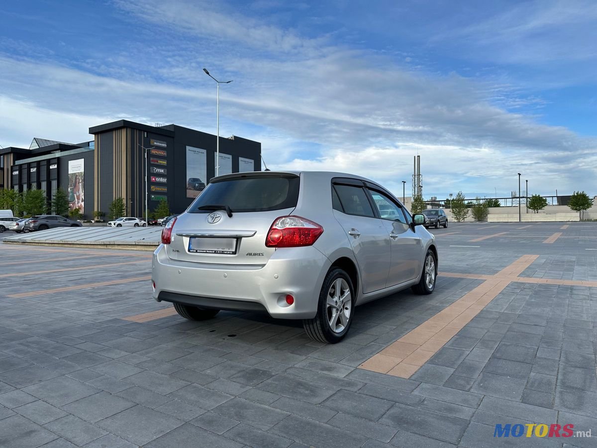 2010' Toyota Auris photo #4