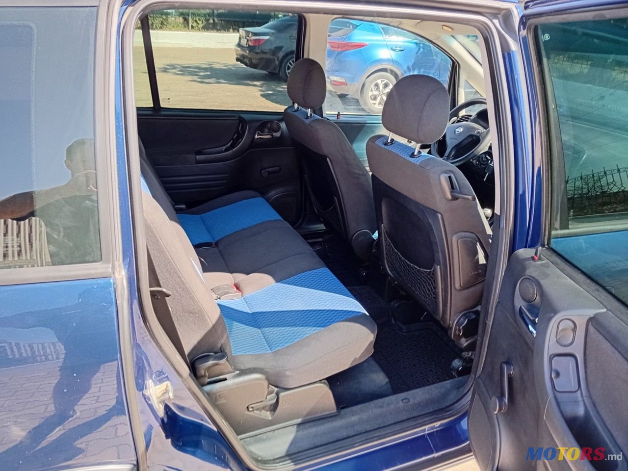 2004' Opel Zafira photo #1