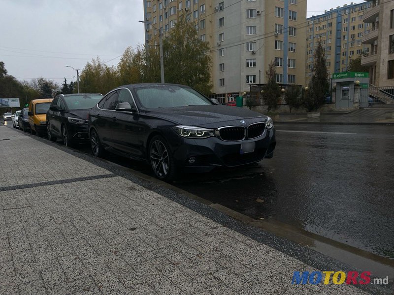 2017' BMW 3 Series Gran Turismo photo #2