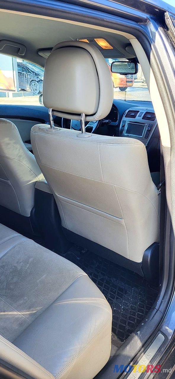 2012' Toyota Avensis photo #5