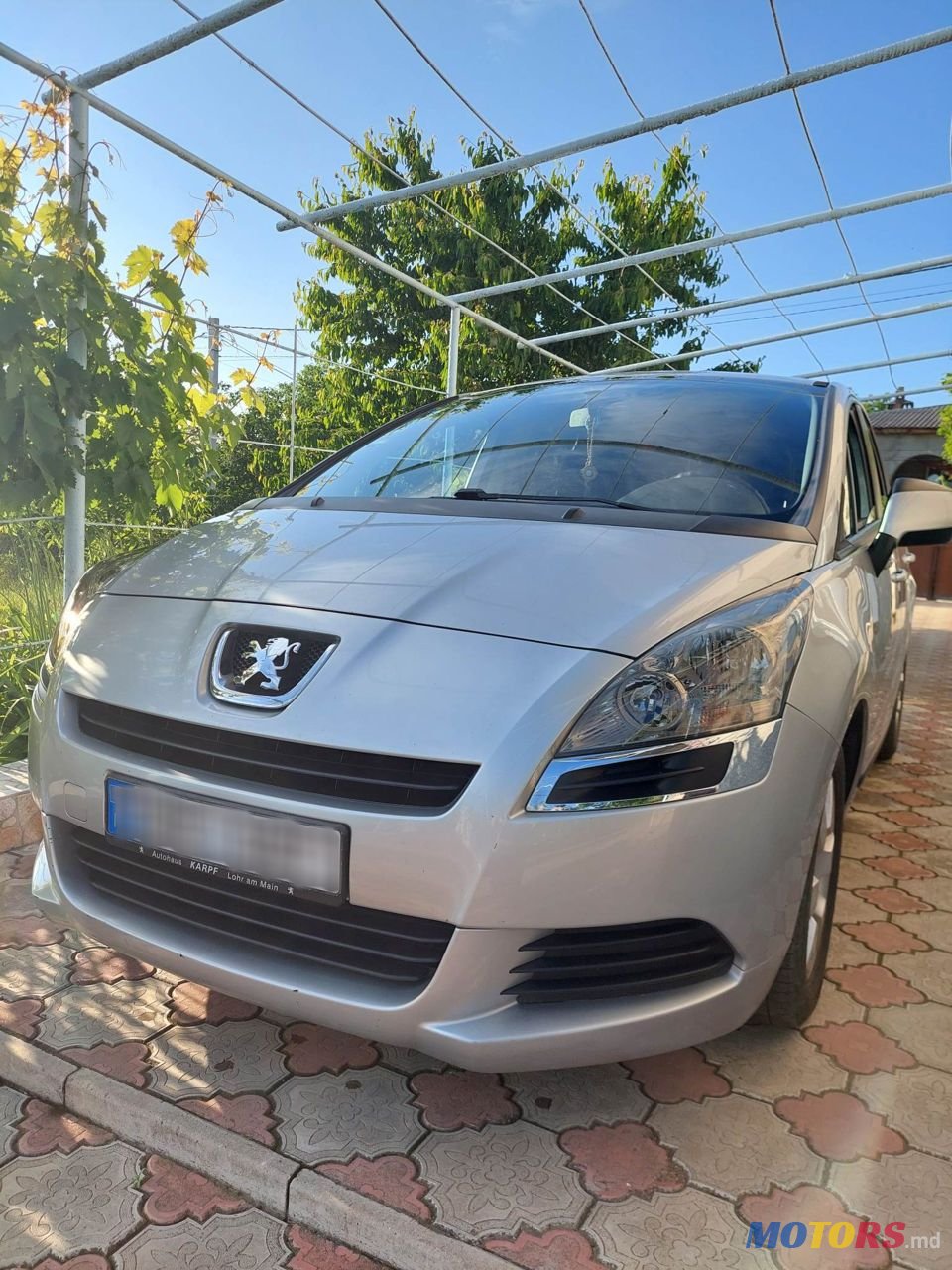 2010' Peugeot 5008 photo #1