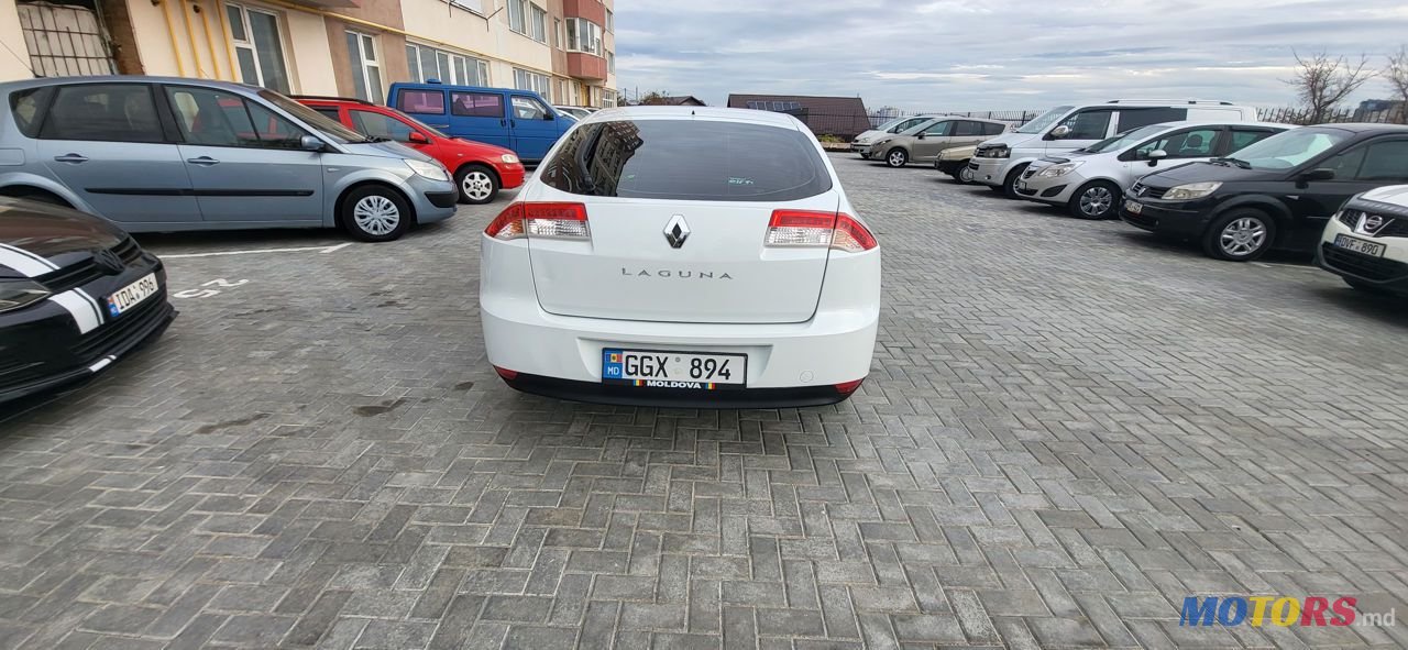2011' Renault Laguna photo #3