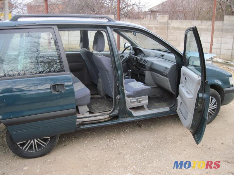 1996' Mitsubishi Space Runner photo #2