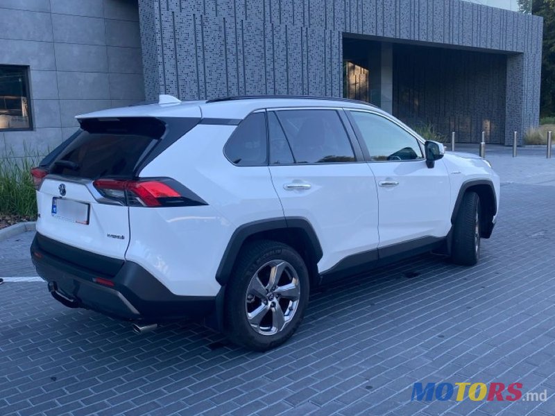 2019' Toyota RAV4 photo #5