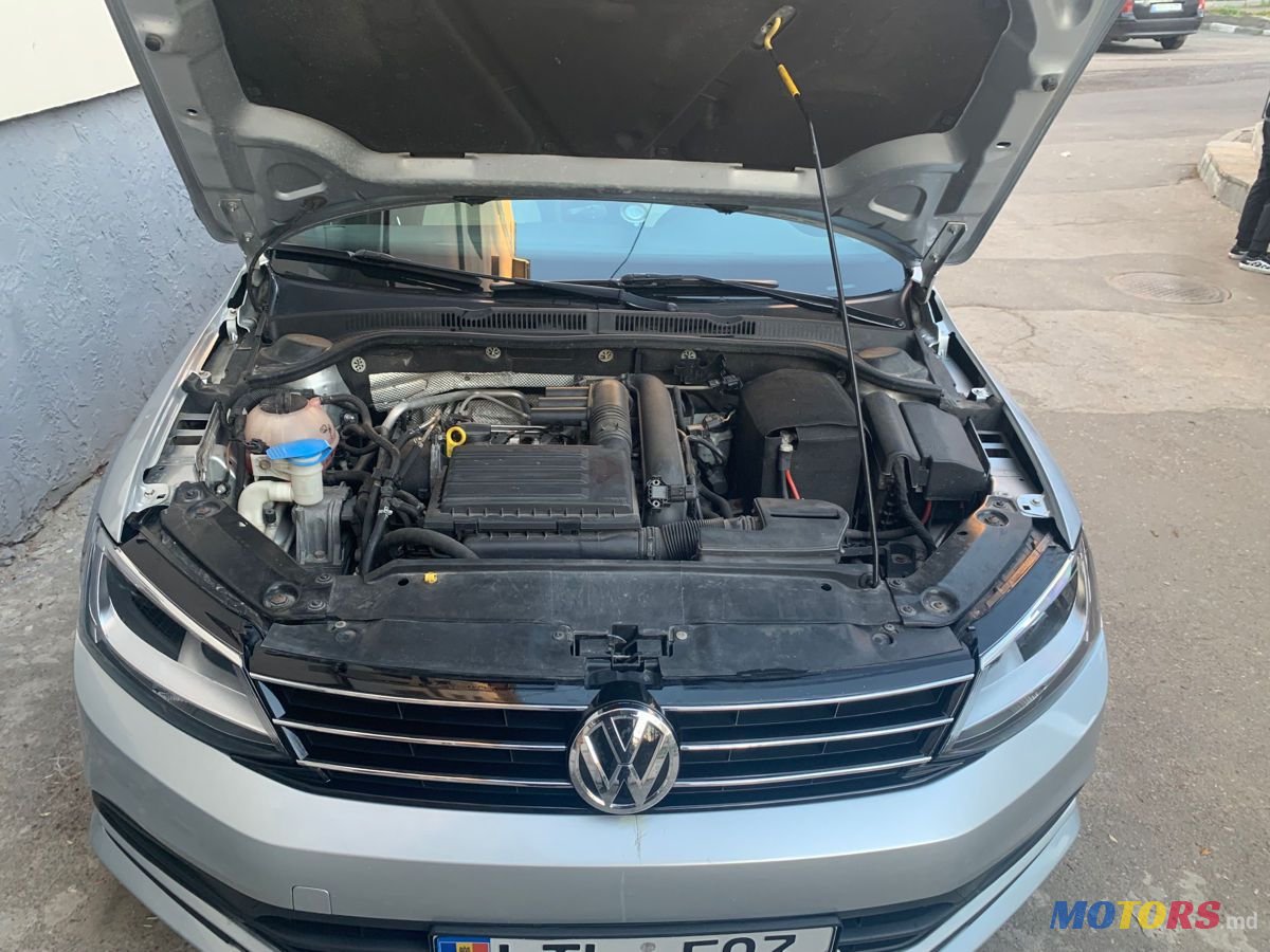 2016' Volkswagen Jetta photo #5