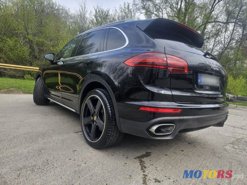 2015' Porsche Cayenne photo #3