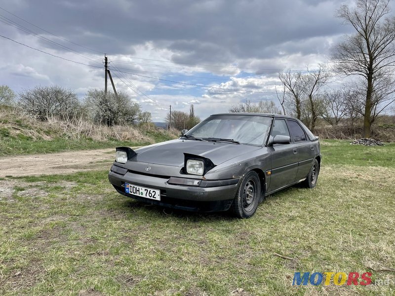 1992' Mazda 323 photo #1