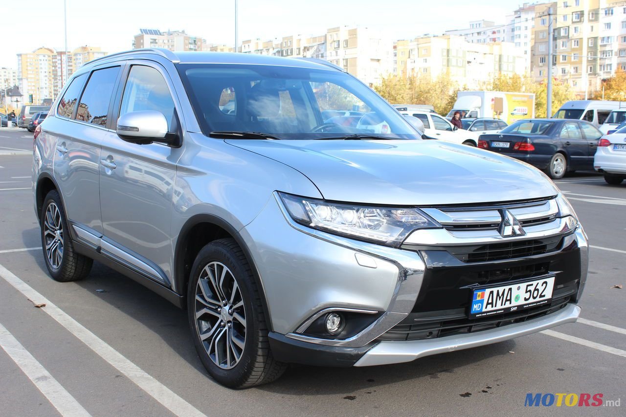 2017' Mitsubishi Outlander photo #3