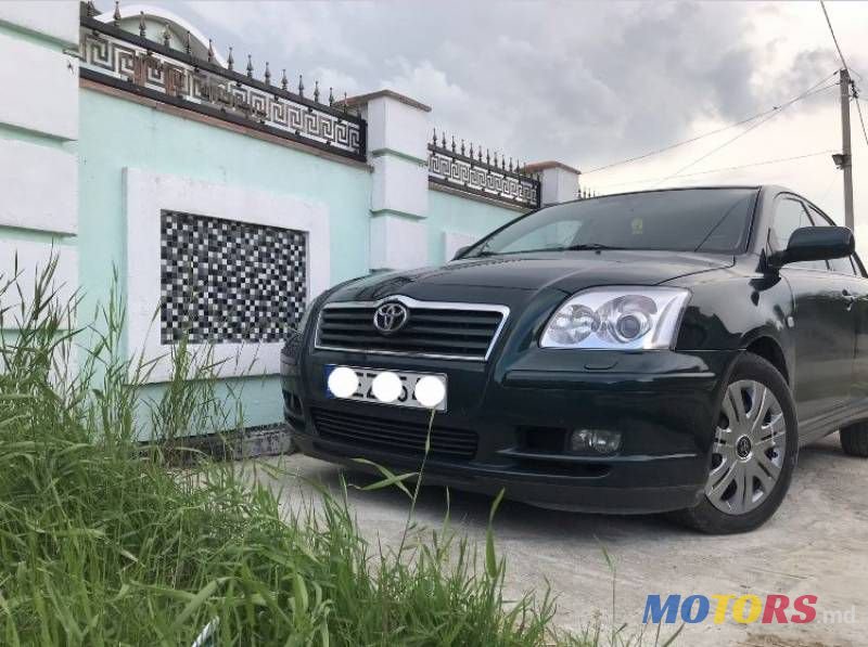 2004' Toyota Avensis photo #1