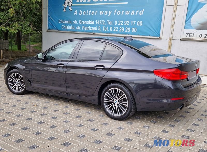 2017' BMW 5 Series photo #6