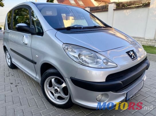 2005' Peugeot 1007 photo #5