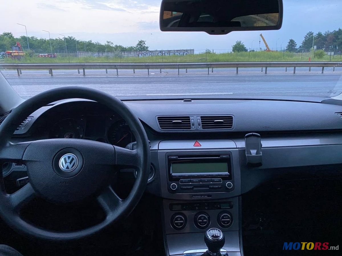 2008' Volkswagen Passat photo #6