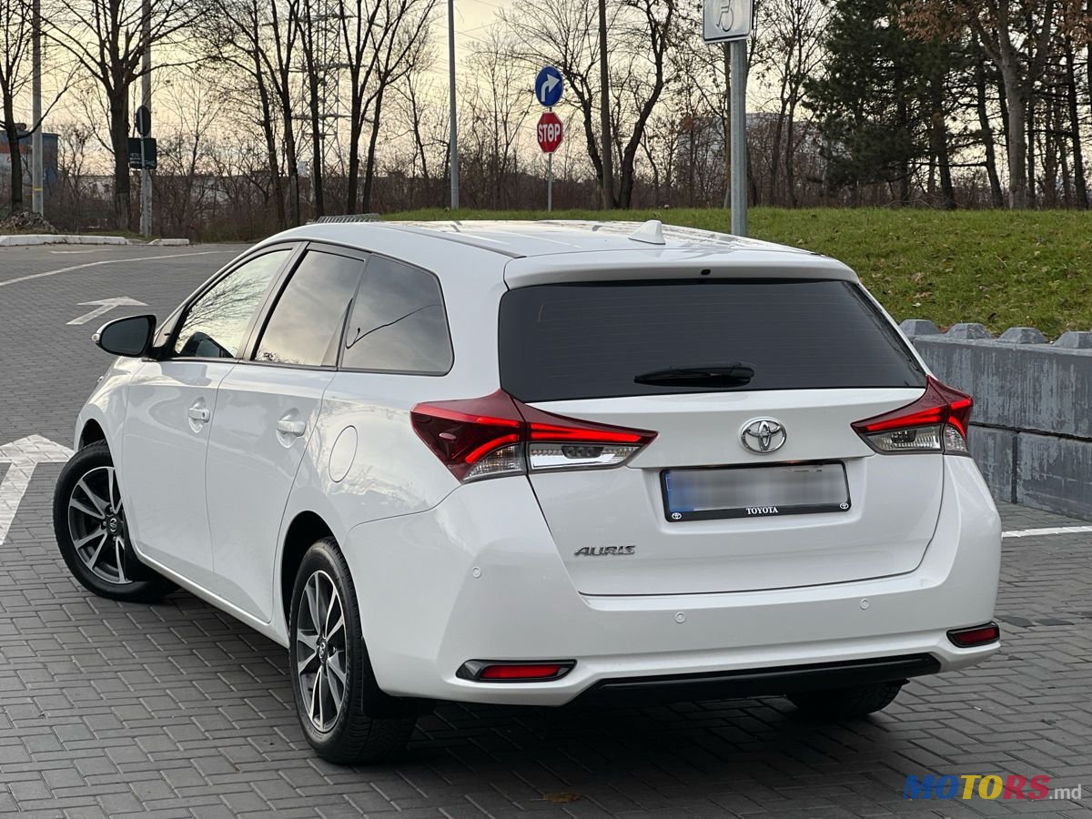 2017' Toyota Auris photo #3