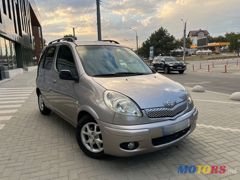 2005' Toyota Yaris Verso photo #1